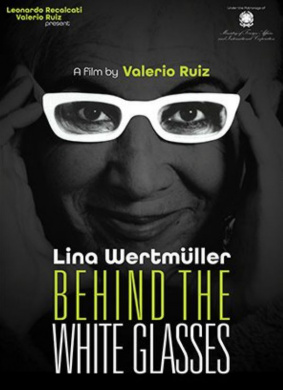白色镜框的背后Behind the White Glasses